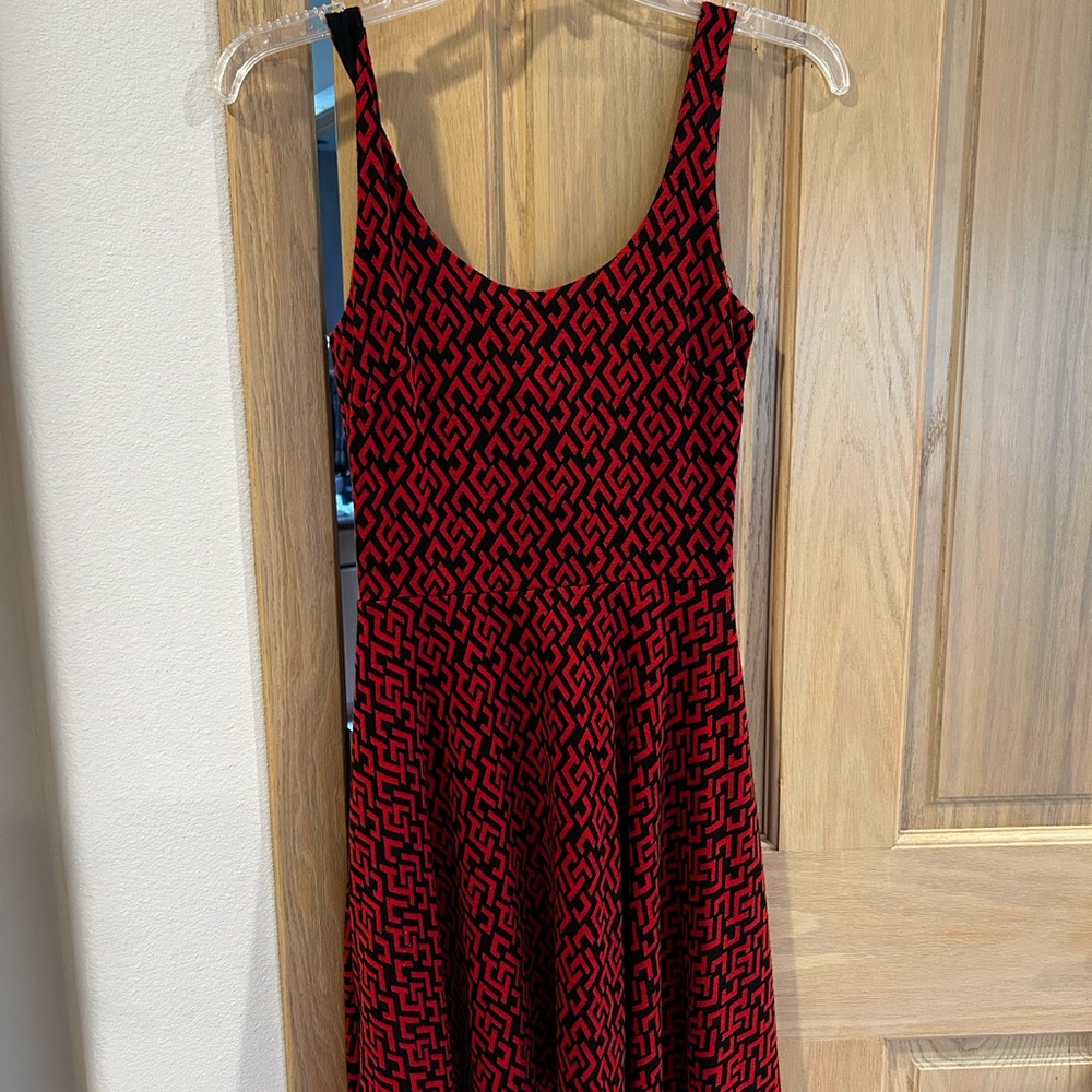 Elegant Red and Black Patterned Dress